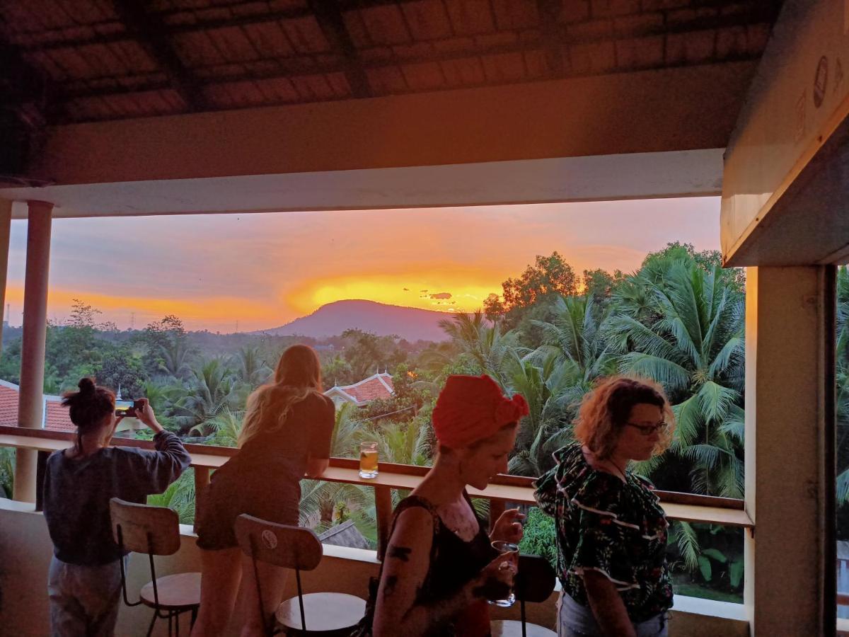 Karma Traders Kampot Hostel Eksteriør bilde