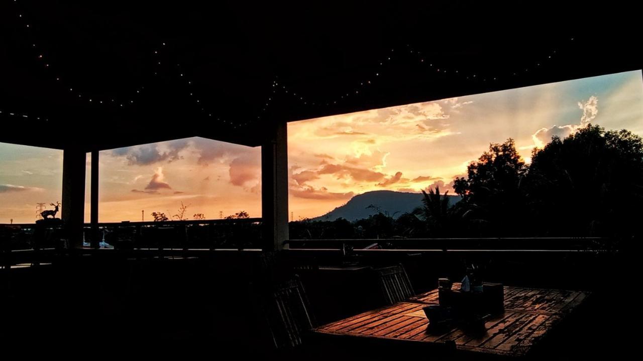 Karma Traders Kampot Hostel Eksteriør bilde