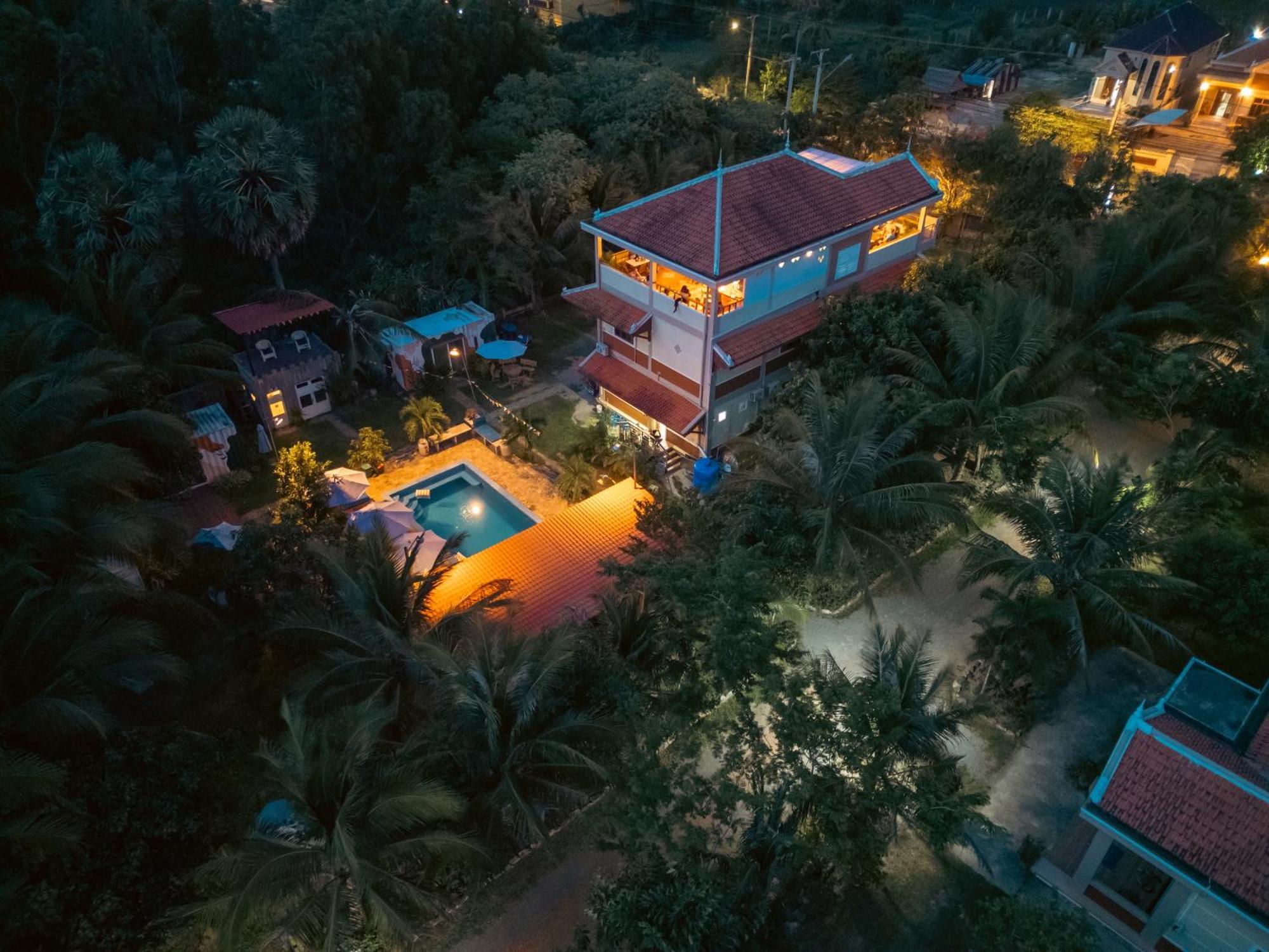 Karma Traders Kampot Hostel Eksteriør bilde
